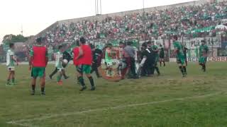 Liga Correntina Tremenda batalla campal entre jugadores de Mandiyú y Ferroviario [upl. by Rettig]