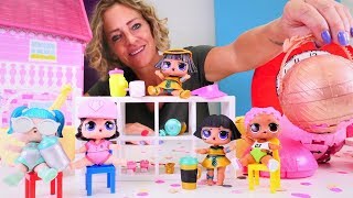 Spielzeug Kindergarten mit Nicole Wir packen LOL Surprise Puppen aus [upl. by Ayian]