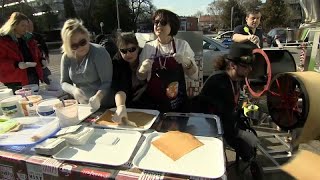 Solidarité internationale avec les Ukrainiens  reportage à la frontière hongroukrainienne [upl. by Meekar]