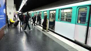 Paris Metro Gallieni Station Line 3 26 November 2015 [upl. by Iht]