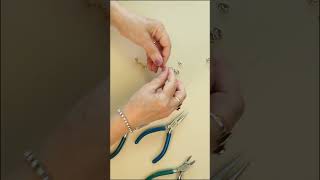 Come Realizzare Bracciale Con Anellini  TUTORIAL  HobbyPerlinecom [upl. by Doe]