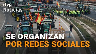 Los AGRICULTORES cortan con TRACTORES decenas de CARRETERAS en toda España y provocan RETENCIONES [upl. by Idnem]