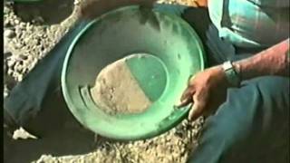 Gold Panning is Easy  Garrett Gold Pans  Instructional [upl. by Lucina]