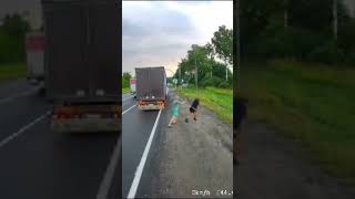 Russian Truckers Duke it Out in Road Rage Argument [upl. by Gertruda998]