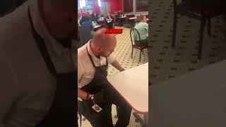 Il pense éviter la facture au restaurant mais son père a une riposte hilarante 😂 [upl. by Ogdan]