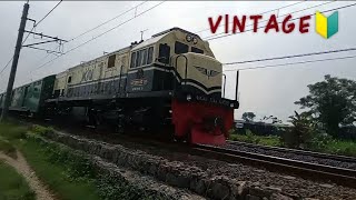 LOKOMOTIF VINTAGE🔰 KA 281A Parcel Tengah Malang  Kp Bandan via Purwokerto [upl. by Steffin]