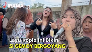 Penonton Ambyar Sekali Bersama Musik Jalanan Irama Dopang [upl. by Lleynad474]