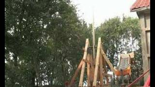 Groep Domheids trebuchet very first shot [upl. by Hsevahb]