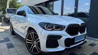 BMW X6 xDrive30d Mineral White metallic MY2023 [upl. by Yanad]