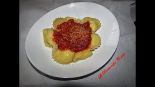 Pasta fatta in casa Ravioli di ricotta [upl. by Rramaj]