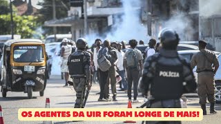 AGENTES DA UIR INVADEM UMA MESQUITA EM MAPUTO PARA PRENDER JOVENS QUE FUGIAM DA VI0LENCIA POLICIAL [upl. by Tresa]