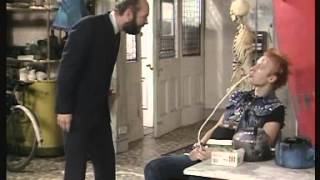 The Young Ones  S1E4 quotBombquot subtitulado 1982 [upl. by Havens41]