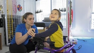 Reportagem Especial  Método permite que paraplégicos façam exercícios em pé  050918 [upl. by Fidole]