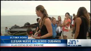 Llegan nueve balseros cubanos a las costas de Key Biscayne [upl. by Bonnette25]