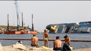 El Costa Concordia sigue atrayendo turistas seis meses después [upl. by Anirod538]