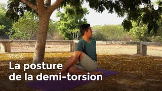 Apprendre la posture de demi torsion  Ardha Matsyendrasana  Apprendre le Yoga [upl. by Georgetta]