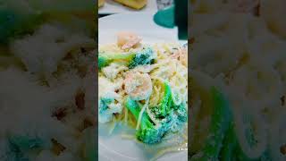 Fetuccini Pasta Con Salsa Alfredo Y Camarones 🍤 Yummy 😋🍷😍🏠 [upl. by Puri]