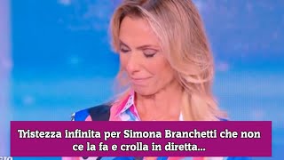 Tristezza infinita per Simona Branchetti che non ce la fa e crolla in diretta [upl. by Deedahs]