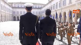 Fico accenna un saluto militare al picchetto donore per la sua visita al Quirinale [upl. by Glen720]