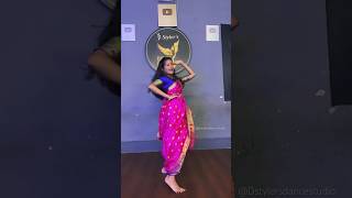 Navari Mandva Khali marathilook marathistyle marathigirl marathitadka marathisong dancereels [upl. by Nura960]