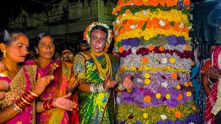 Pedda Amberpet naresh swamy Bathukamma patalu  pedda Amberpet naresh swamy Bathukamma song [upl. by Yssis]