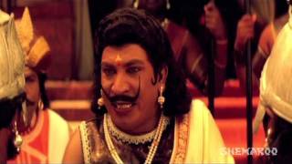 Himsinche 23va Raju Pulikesi  Vadivelu waging a war in his own style [upl. by Vite980]