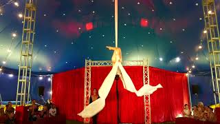 Aerial Silk Show im Zirkus in Reutlingen [upl. by Annahsohs943]