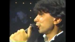 HERVÉ VILARD CANTA CAPRI SE ACABO 1988  CHILE [upl. by Nnaihs913]