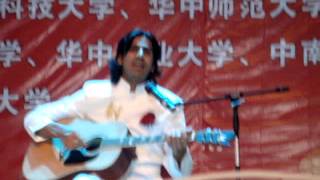 Pakistani guy singing in Chinese language Chinese song [upl. by Lesab617]