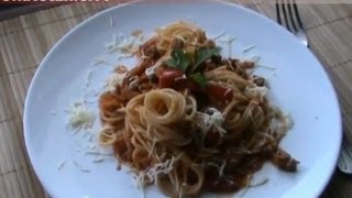 Spaghetti w sosie mięsnopomidorowym po bolońsku  SkutecznieTv [upl. by Sharpe]