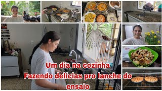 Pry na cozinha preparando tudo para nosso lanche do ensaio fazendo almoço e fiz pães recheados [upl. by Ahel]