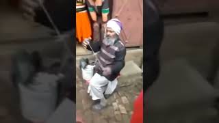 Omfoo wale mulla ji  Omfoo kese farrate kat rahi hai  Funny video  Mulla ji viral video viral [upl. by Ahsaret913]