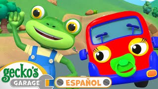 Bebé camión tiene problemas en la carretera🚌🍼 🐸 Garaje de Gecko  Carros para niños [upl. by Ahseket]