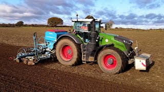 4Kᵁᴴᴰ WFLs Fendt 1050 Vario tractor drilling winter wheat with a Lemken Solitair 9 drill in Suffolk [upl. by Onibla]