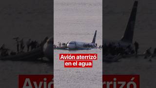 Avión aterriza en el agua [upl. by Marlon]