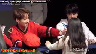 VIETSUB BTS Fansign  DNA  Jungkook quotTay bạn dễ thương thật đóquot [upl. by Seavir]