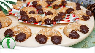 Süße Mandelhörnchen mit Marzipan mit Schokolade  Weihnachtsgebäck [upl. by Ahsotal]