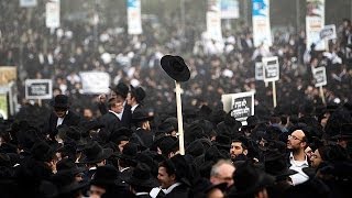 Israel Protesto de judeus ultraortodoxos em Jerusalém [upl. by Gnilrets23]