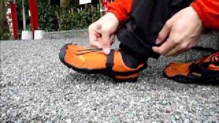 How to attach Dirty Girl Gaiters to Vibram Fivefingers Treksport [upl. by Cammi]