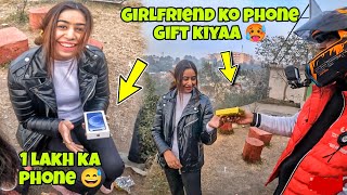 1 Lakh Ko Phone Kiya Gift 🥵  Girlfriend Ko Phone Kiya Gift ❤ [upl. by Ahseekal720]