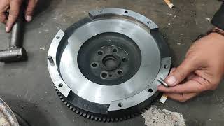 flywheel lathe trick so as not to change the size of the clutch plate [upl. by Blakely]