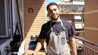 Sul balcone di Ruben Bondì il cuoco fenomeno social che cucina per i passanti [upl. by Amer]