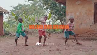 impresionante niños africanos bailando sentimiento corazón unidos por el baile [upl. by Delos532]