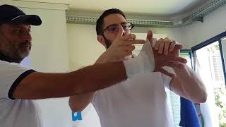 BENDAGGIO FUNZIONALE POLLICE E MANO  Functional taping thumb and hand [upl. by Nolos]