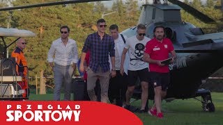 Lewandowski Peszko Milik i pozostali piłkarze przylecieli do Arłamowa [upl. by Ynotna]