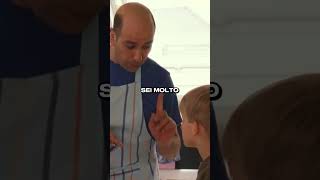 Checco finisce il razzismo con una spiegazione semplice 🤣 Scena divertente dal film Quo Vado [upl. by Wystand220]