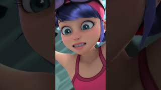 Tirarse a la piscina por amor ¡literalmente ❤️😳  LAS AVENTURAS DE LADYBUG  disneychannelES [upl. by Ryle220]