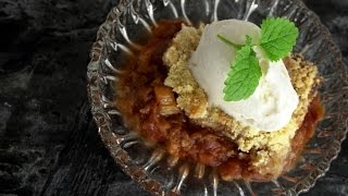 Rabarbercrumble  Sød og smagfuld sommerdessert [upl. by Minnie]