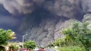 Pyroclastic Flow Volcán de Fuego Guatemala 040618 [upl. by Nalrah]