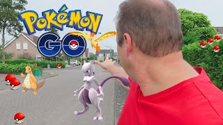 Pokemon Go hunt met Frans Bauer Mewtwo Dragonite Moltres [upl. by Bohs]